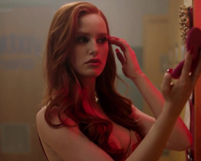 Madelaine Petsch As Cheryl In Riverdale - Film nackt