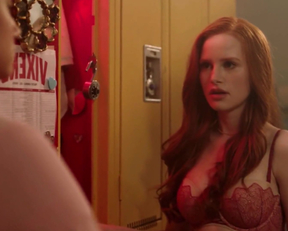 Madelaine Petsch As Cheryl In Riverdale - Film nackt