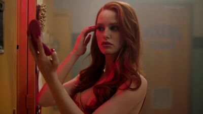 Madelaine Petsch As Cheryl In Riverdale - Film nackt