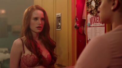 Madelaine Petsch As Cheryl In Riverdale - Film nackt