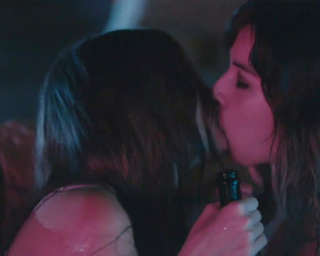 Nichole Bloom  Fabianne Therese - Teenage Cocktail - Film nackt