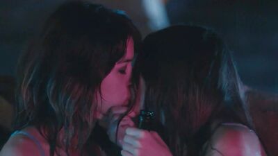 Nichole Bloom  Fabianne Therese - Teenage Cocktail - Film nackt