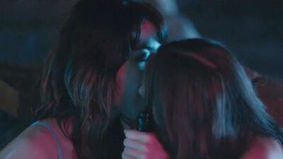 Nichole Bloom  Fabianne Therese - Teenage Cocktail - Film nackt