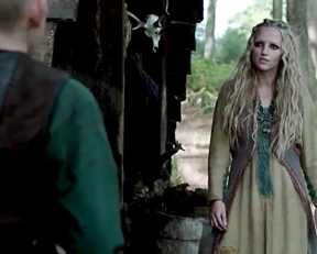 Maude Hirst - Vikings - Film nackt