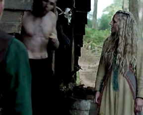 Maude Hirst - Vikings - Film nackt