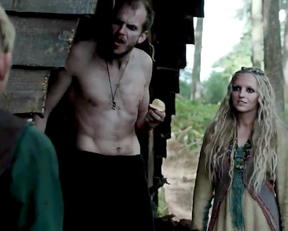 Maude Hirst - Vikings - Film nackt