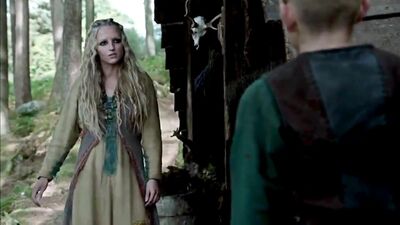 Maude Hirst - Vikings - Film nackt