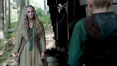 Maude Hirst - Vikings - Film nackt