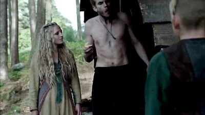 Maude Hirst - Vikings - Film nackt