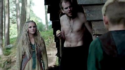 Maude Hirst - Vikings - Film nackt