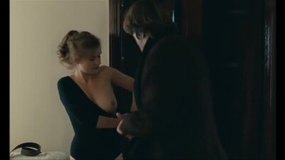 Sandrine Bonnaire In 'Police' - Film nackt