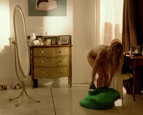 Vail Bloom's Full Frontal Plot In Too Late - Film nackt