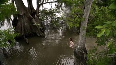 Jennifer Lynn Warren Fully Nude In Creature - Film nackt