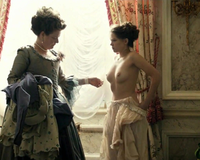 Léa Seydoux - 'Farewell, My Queen' - Film nackt