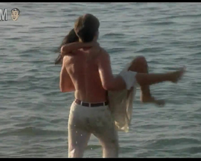 Phoebe Cates - Private School - Film nackt