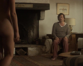 Marion Cotillard Takes Off Her Robe - Film nackt