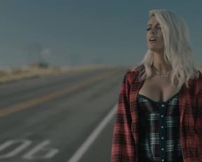 Bebe's Boobs - Film nackt