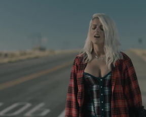 Bebe's Boobs - Film nackt