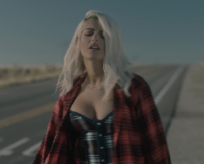 Bebe's Boobs - Film nackt