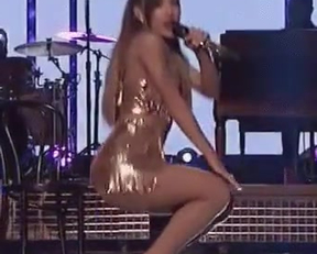 Anyone Know When The Next Ariana Grande Concert Is? - Film nackt