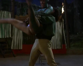 Serena Weber Painted Plot In Vampire Circus - Film nackt