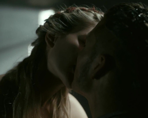 Alicia Agneson - Vikings Plot - Film nackt