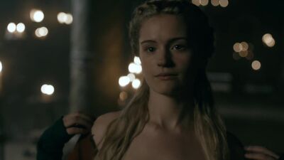 Alicia Agneson - Vikings Plot - Film nackt