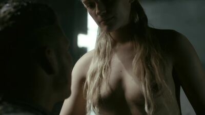 Alicia Agneson - Vikings Plot - Film nackt