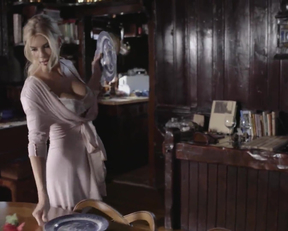 Charlotte McKinney's Plot In A Music Video - Film nackt