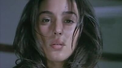 Monica Bellucci - La Riffa - Film nackt