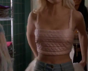 Emma Roberts Undressing - Film nackt