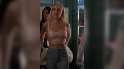 Emma Roberts Undressing - Film nackt