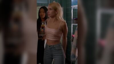 Emma Roberts Undressing - Film nackt