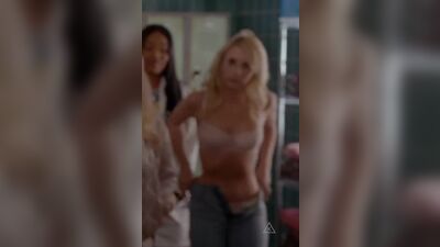 Emma Roberts Undressing - Film nackt