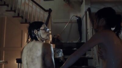 Mackenzie Davis Nip Slip In Freaks Of Nature - Film nackt