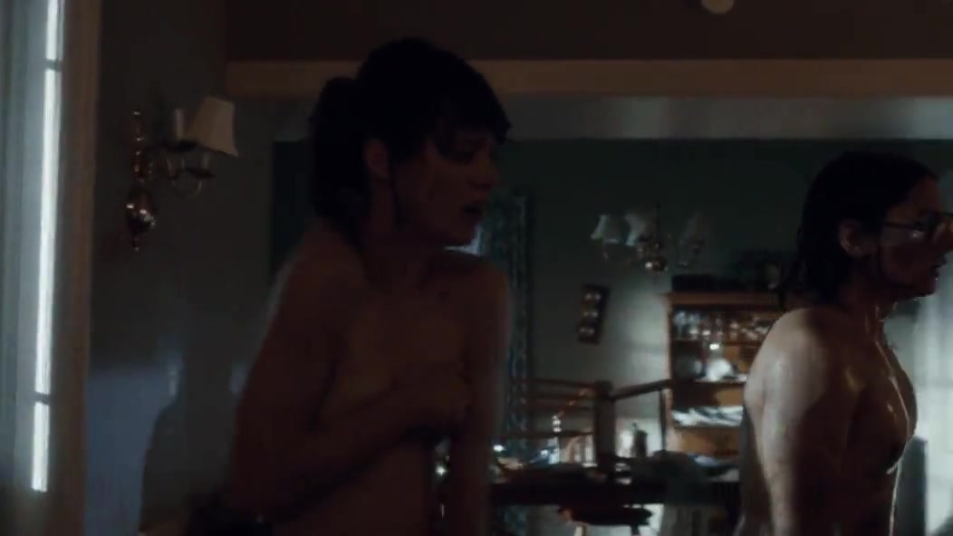 Watch Mackenzie Davis Nip Slip In Freaks Of Nature - Film nackt scenes and ...