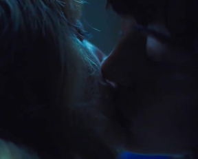 Emma Stone  Andrea Riseborough Kissing In Battle Of The Sexes - Film nackt