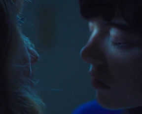 Emma Stone  Andrea Riseborough Kissing In Battle Of The Sexes - Film nackt