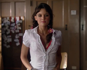 Frankie Shaw Shaking The Plot Of Blue Mountain State - Film nackt