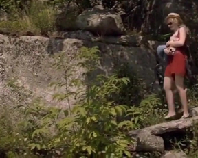 Juno Temple, Julia Garner - One Percent More Humid - Film nackt