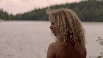 Juno Temple, Julia Garner - One Percent More Humid - Film nackt