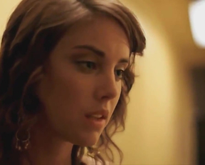 Heather Graham And Jessica Stroup Advance The Plot In A Hallway In Broken - Film nackt