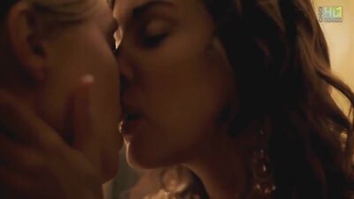 Heather Graham And Jessica Stroup Advance The Plot In A Hallway In Broken - Film nackt