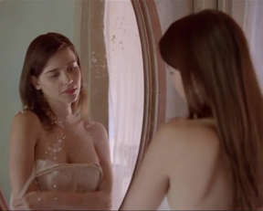 Greta Antoine Admiring Her Plot Growth In Introdução à Música Do Sangue - Film nackt