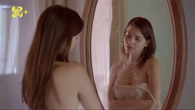 Greta Antoine Admiring Her Plot Growth In Introdução à Música Do Sangue - Film nackt