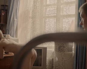Yana Enzhaeva's Doggy Style Plot In Besstydniki S01E09 - Film nackt