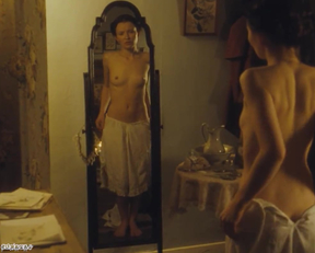 Emily Browning - Film nackt