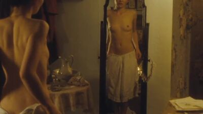 Emily Browning - Film nackt