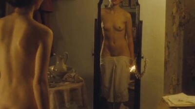 Emily Browning - Film nackt
