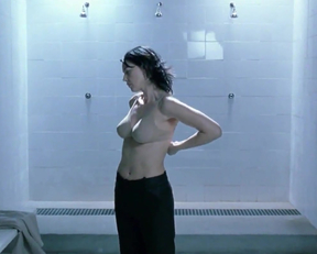 Monica Bellucci In Agents Secrets - Film nackt